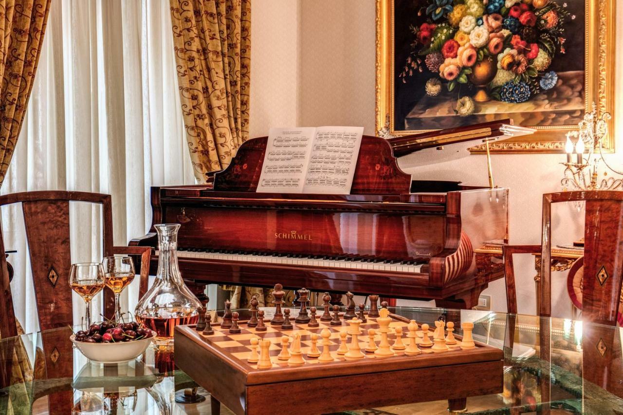 Domus Vittoria - The Luxury Quintessence Apartment Sorrento Luaran gambar