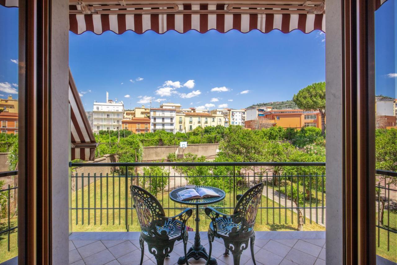 Domus Vittoria - The Luxury Quintessence Apartment Sorrento Luaran gambar
